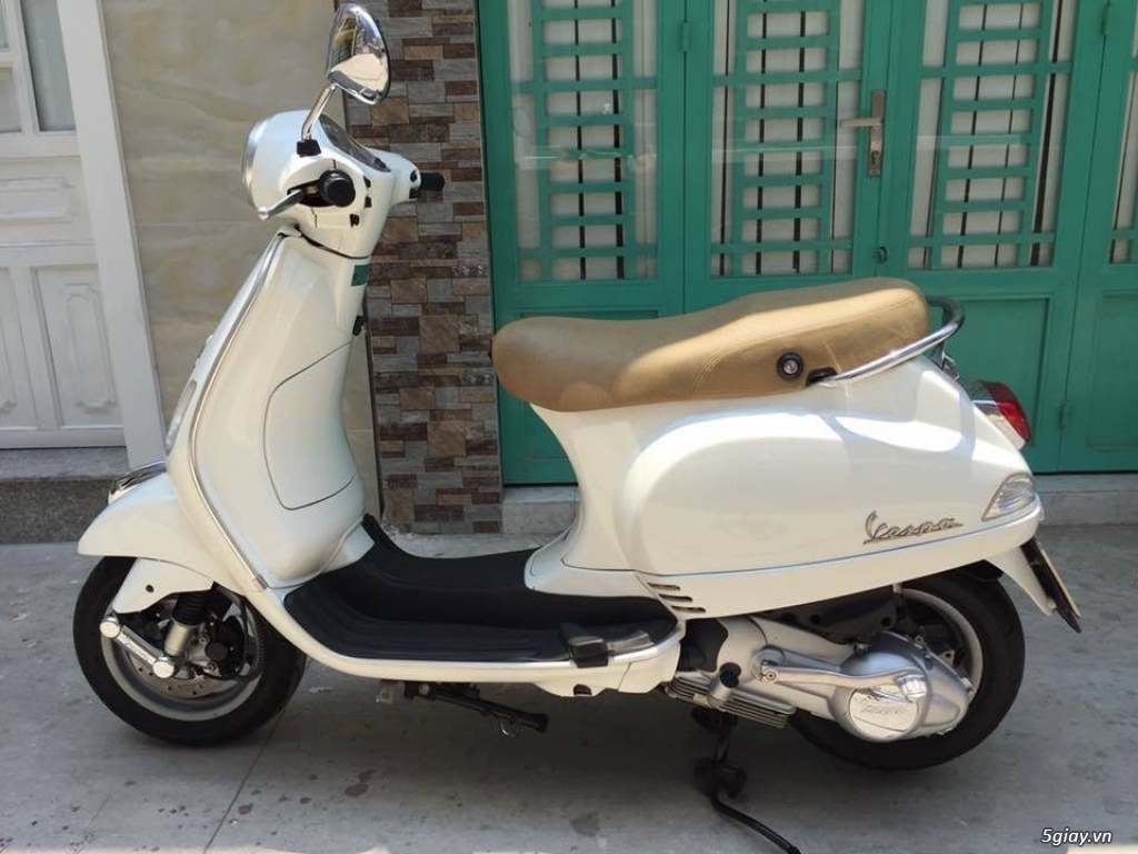 Bán xe vespa LX 125 Việt Nam màu trắng đời 2010 đẹp rẻ .
