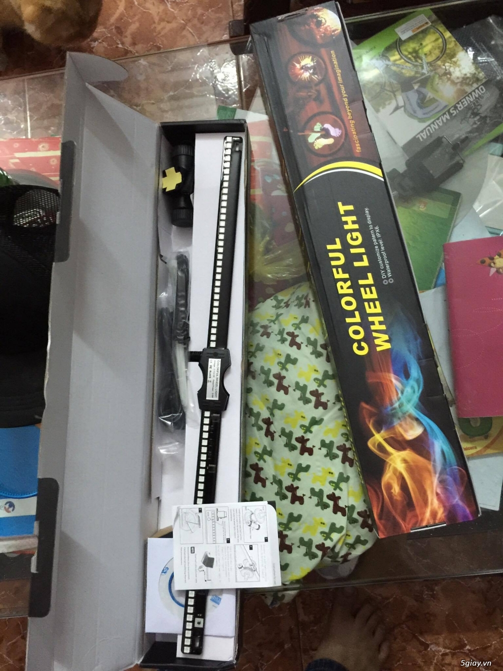 Đèn LED gắn bánh xe đạp tạo hình độc đáo - 1